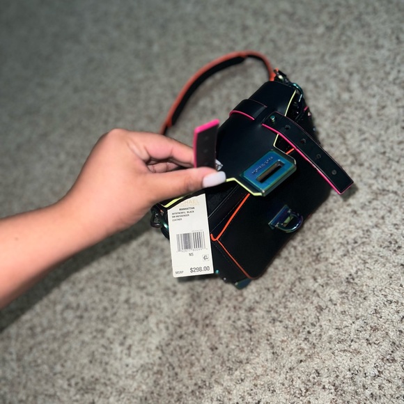 Purse Michael kors . Used twice is like new - Picture 2 of 5